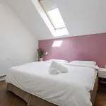 Modern Close To River * Prag