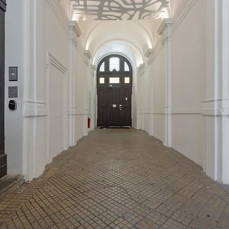 Modern Close To River Πράγα