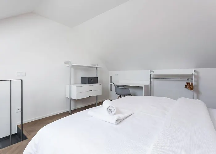 Appartement Modern Close To River