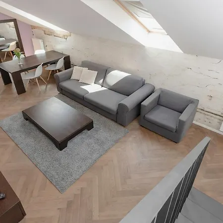 Appartement Modern Close To River